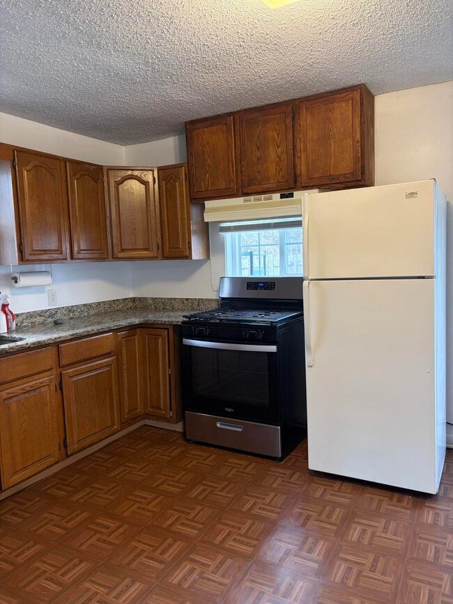 Building Photo - 2866 Golfside Rd