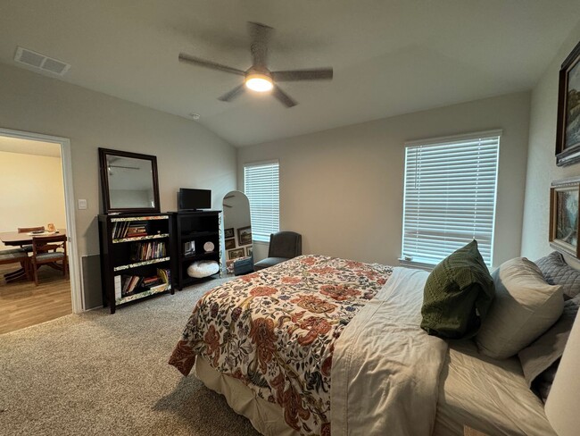 Building Photo - $300 OFF 1ST MONTH RENT IF YOU MOVE IN WIT...