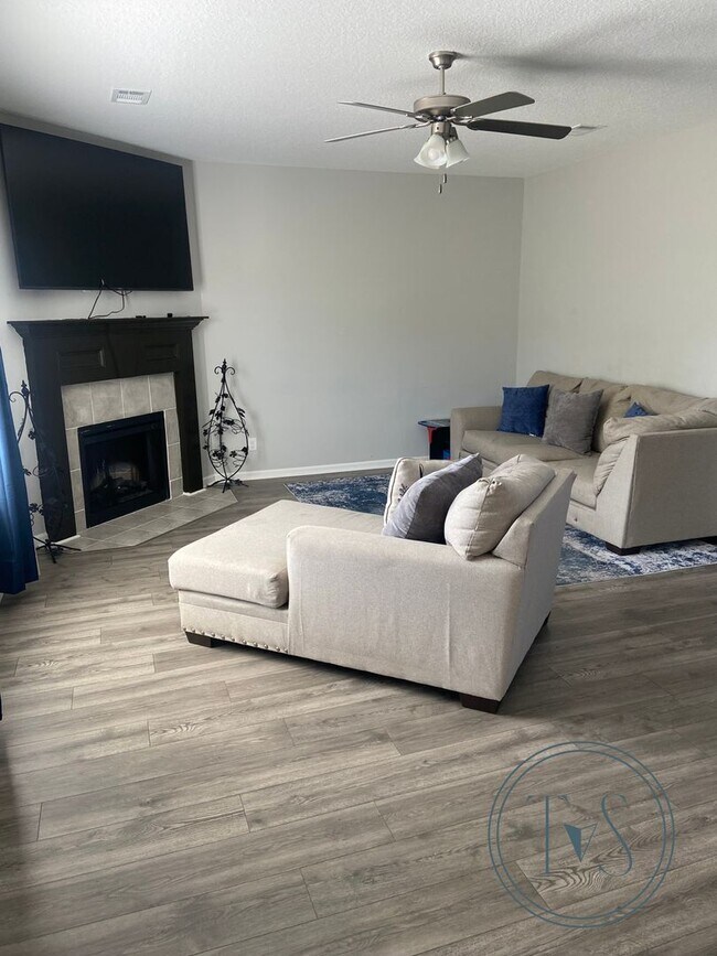 Building Photo - SUMMER MOVE-IN SPECIAL AND RATE DROP ALERT...