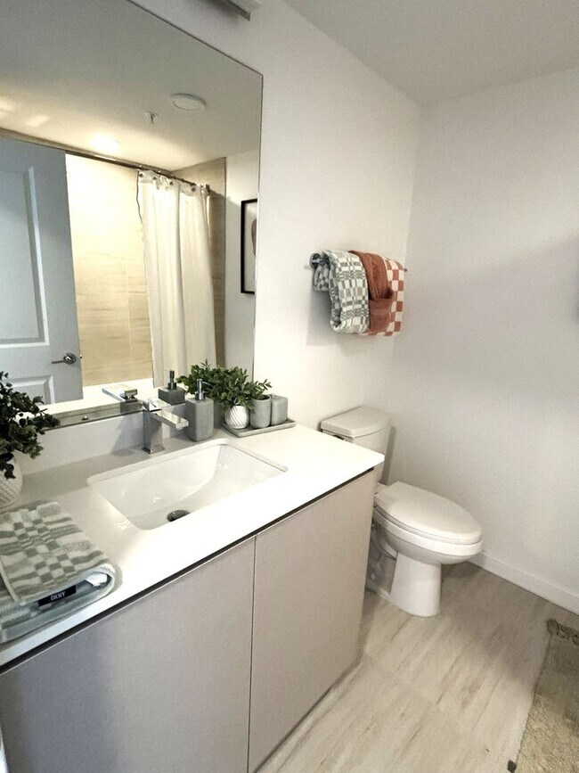 Building Photo - Beautiful and Brand New Apart in Millenia Park Orlando