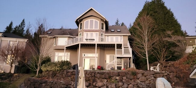 Building Photo - Lake Retreat Waterfront Living | Spacious Home with Views + Utilities Included