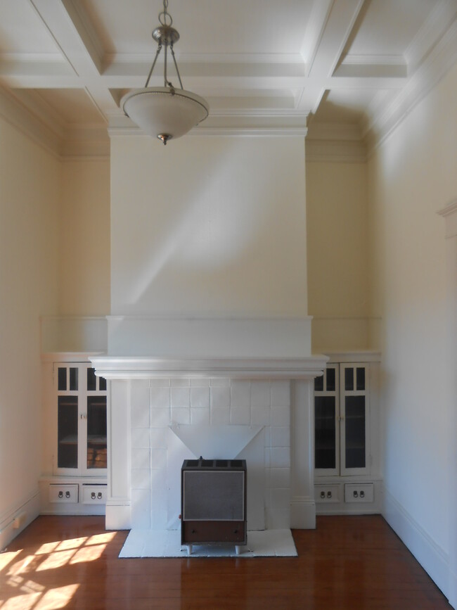 Building Photo - 1087 Valencia St