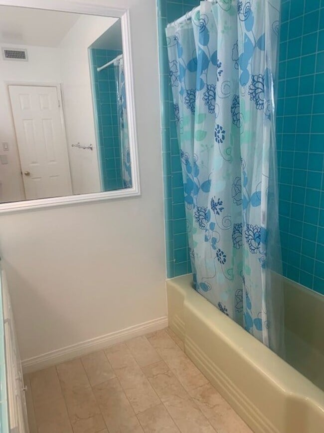 Building Photo - Fletcher Hills Studio with Amazing View!