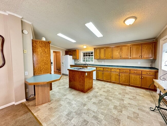 Building Photo - FULLY FURNISHED, ALL INCLUSIVE, LAKE ACCESS BEAUTY FOR RENT