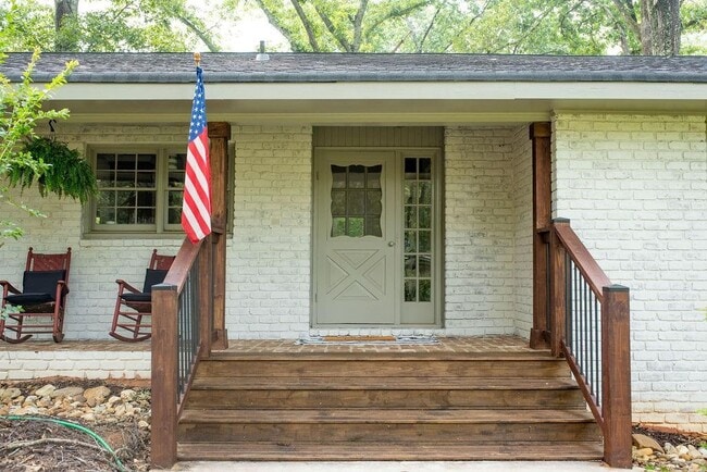 Building Photo - 728 S McCollum Dr