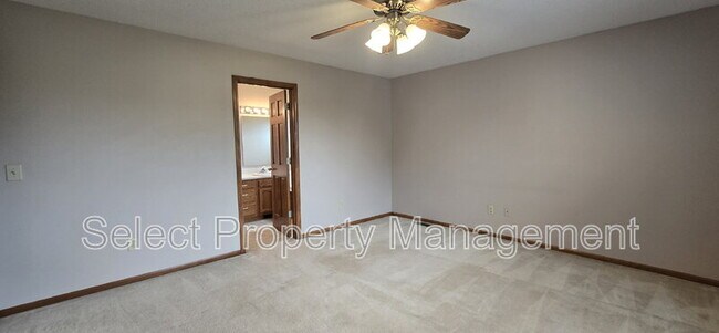 Building Photo - 3120 Pinoak Ct