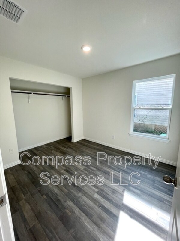 Building Photo - 1114A Chestnut