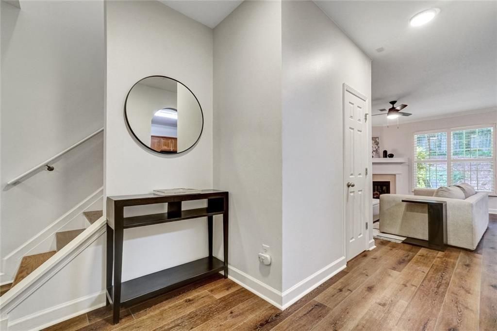 Building Photo - 702 Surrey Park Pl SE