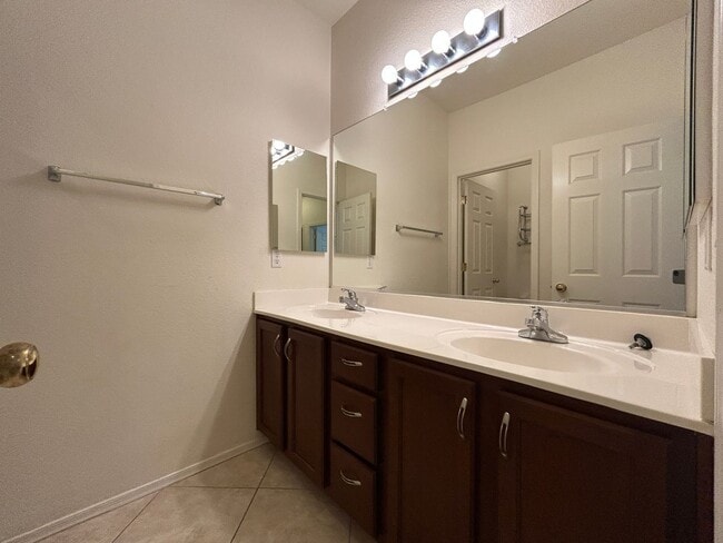 Building Photo - 14542 W Watson Ln