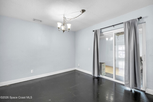 Building Photo - 1306 S Lakemont Dr