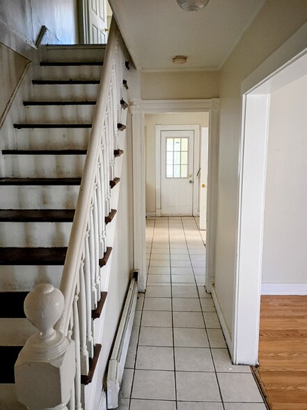 Building Photo - 28 Grant St