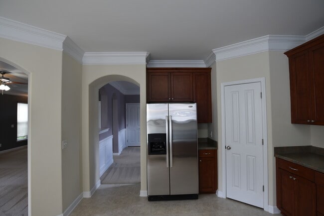 Building Photo - Available April 10th