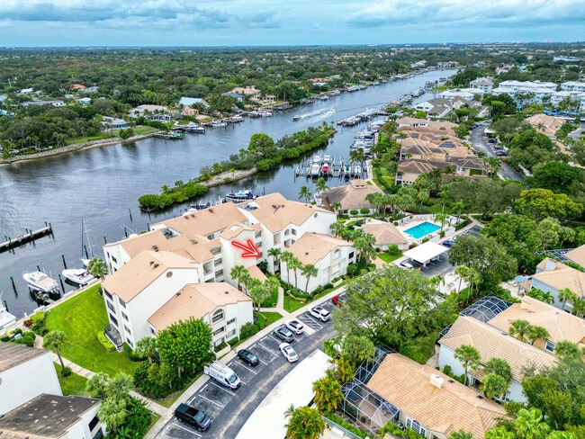 Building Photo - 827 Oak Harbour Dr