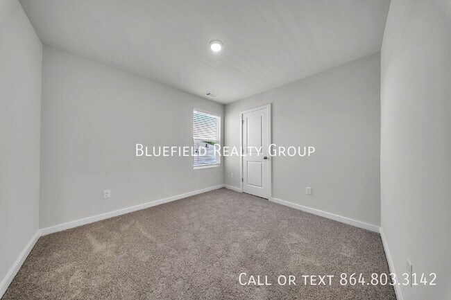 Building Photo - 161 Davis Dr