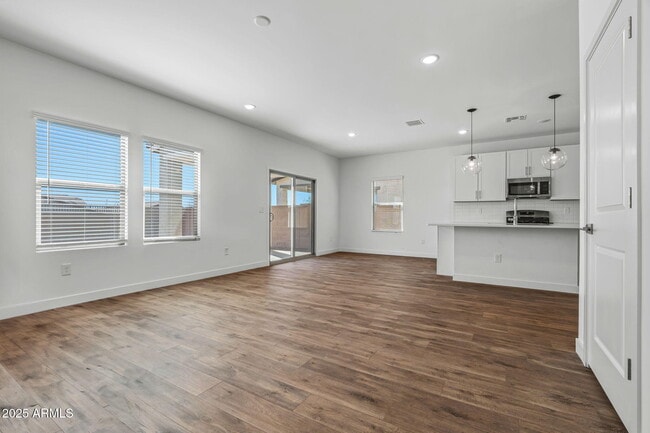 Building Photo - 3023 W Bent Tree Dr