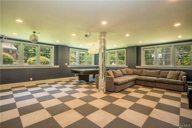 Building Photo - 451 Beechmont Dr