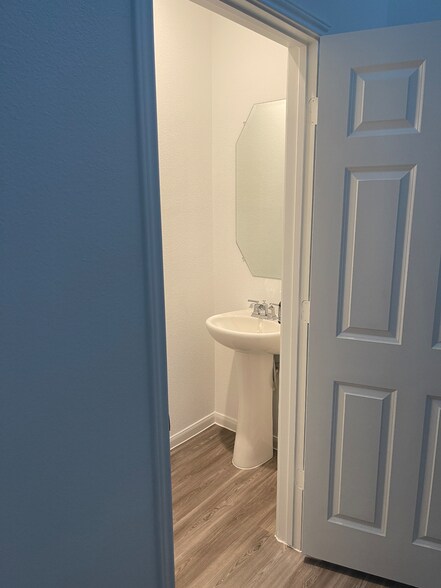 Building Photo - 7314 Madison Commons Ln