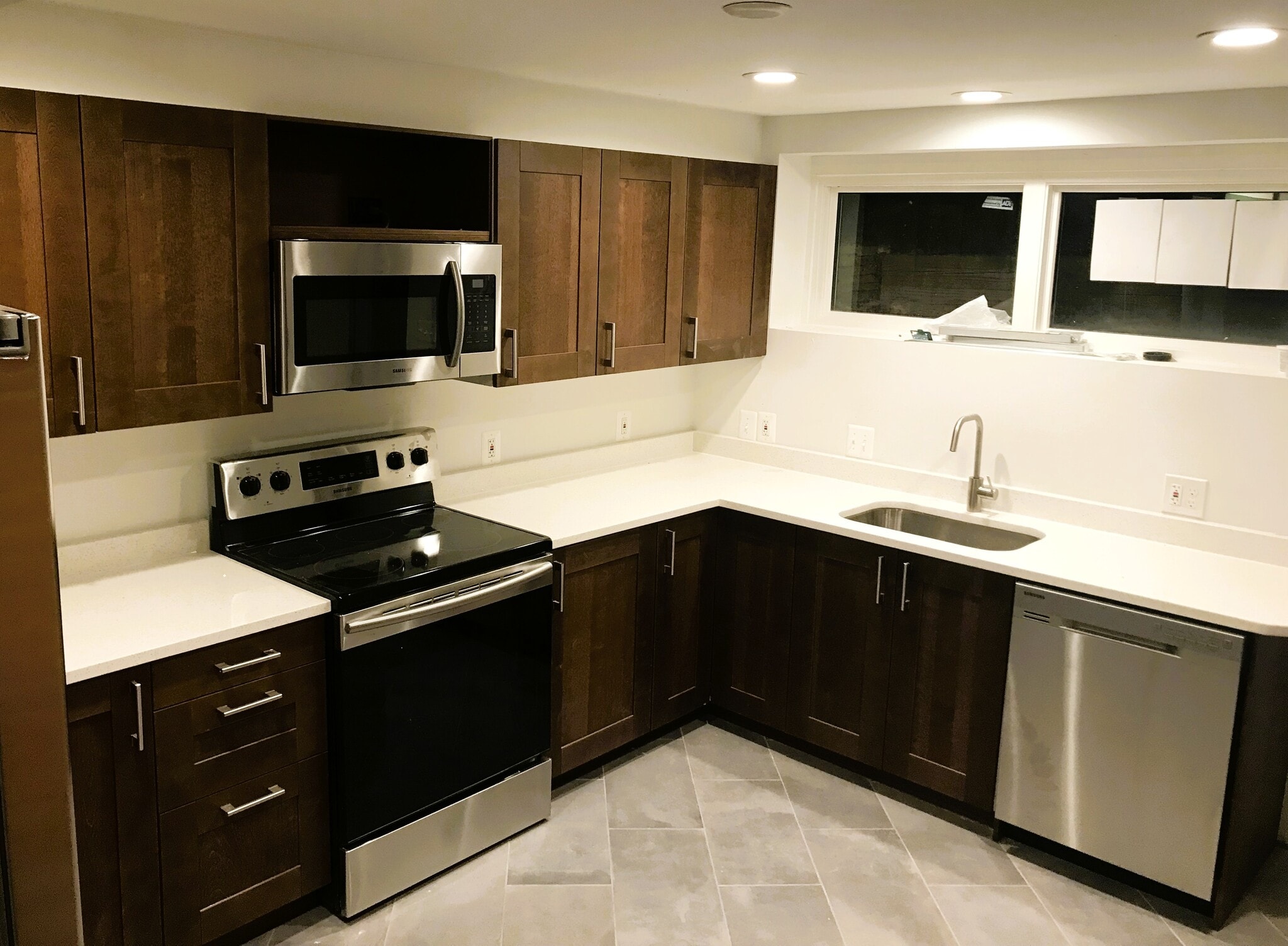 modern almost new kitchen, SS appliances, DW - 4805 Randolph Dr