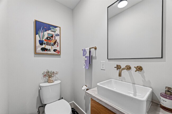 Building Photo - 209 Woodard St