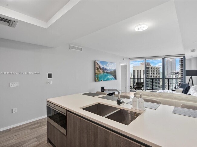 Building Photo - 801 S Miami Ave