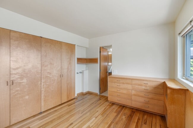 Building Photo - Lovely 2/2 Makiki Heights Home - Utilities...