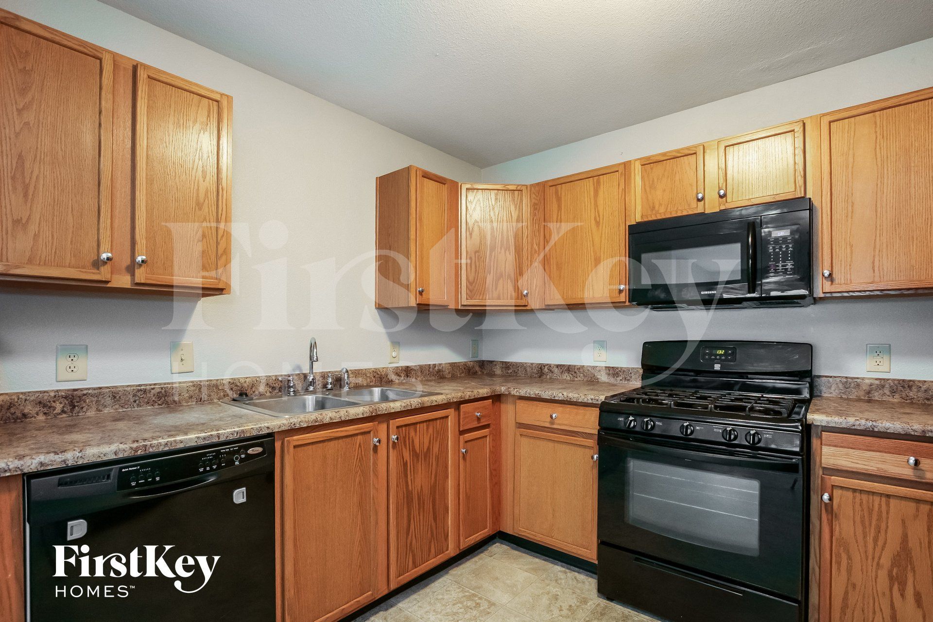 Building Photo - 10094 Golden Dr