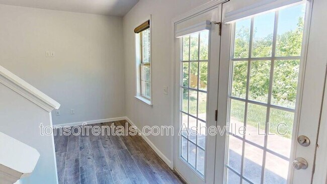 Building Photo - 33 Mallard Run Dr