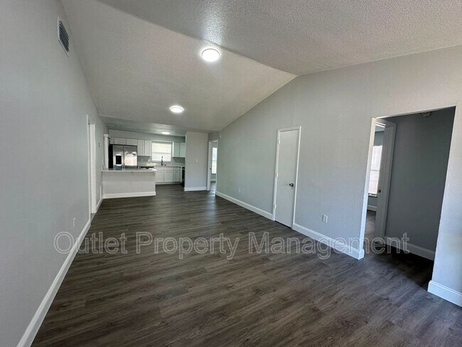 Building Photo - 7526 University Garden Dr