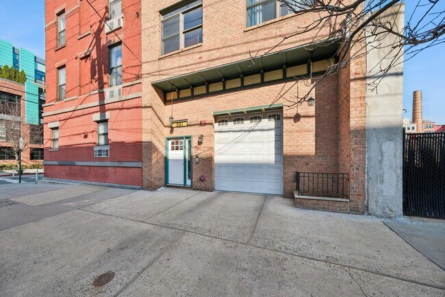 Building Photo - 331 Jefferson St