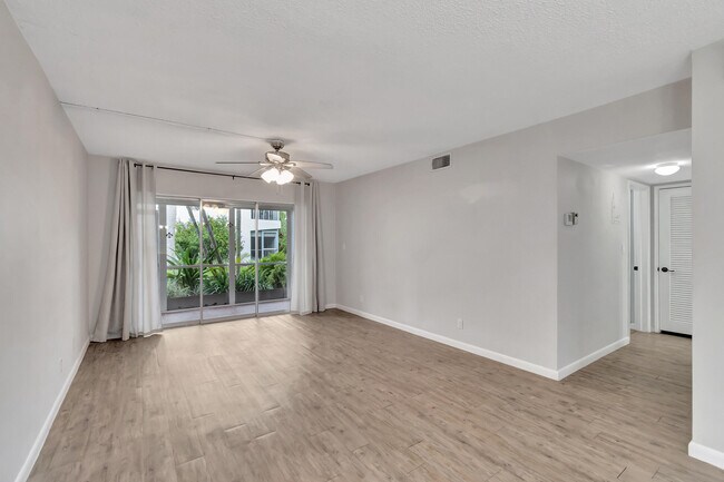 Building Photo - 2161 NE 42nd Ct