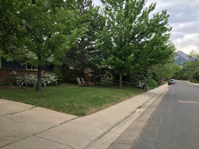 Building Photo - 3 Bed 1 Bath Ranch Home in Martin Acres!  Large Backyard!
