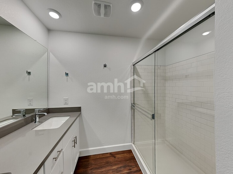 Building Photo - 6622 S 42nd Ln