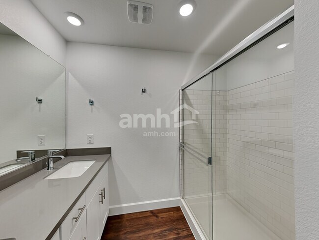 Building Photo - 6622 S 42nd Ln