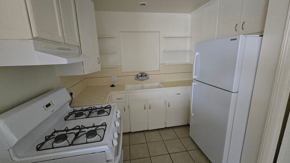 Building Photo - 1701 E Chevy Chase Dr