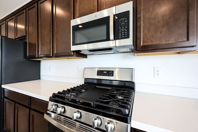 Building Photo - 3 Bedroom + Den and Loft in Aloravita Community