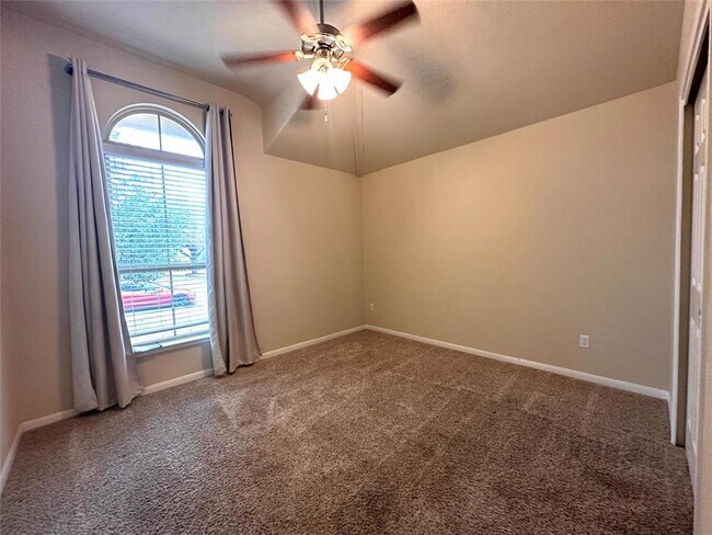 Building Photo - 1000 Drake Cove