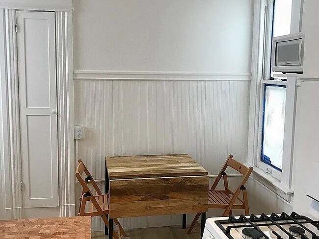 Building Photo - "Charming 1-Bedroom Haven in Vibrant San Francisco's Heart!"