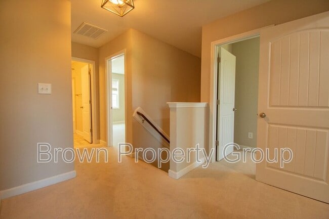 Building Photo - 2220 Oldenburg Ln