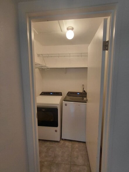 Building Photo - 14433 E Jewell Ave