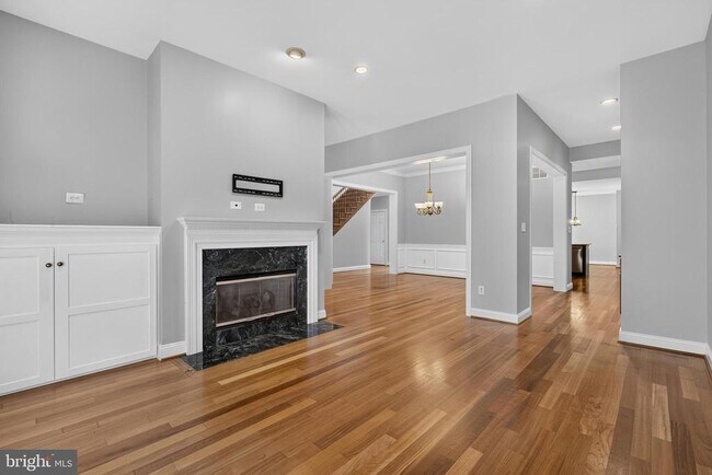 Building Photo - 16 Oak Leaf Ln