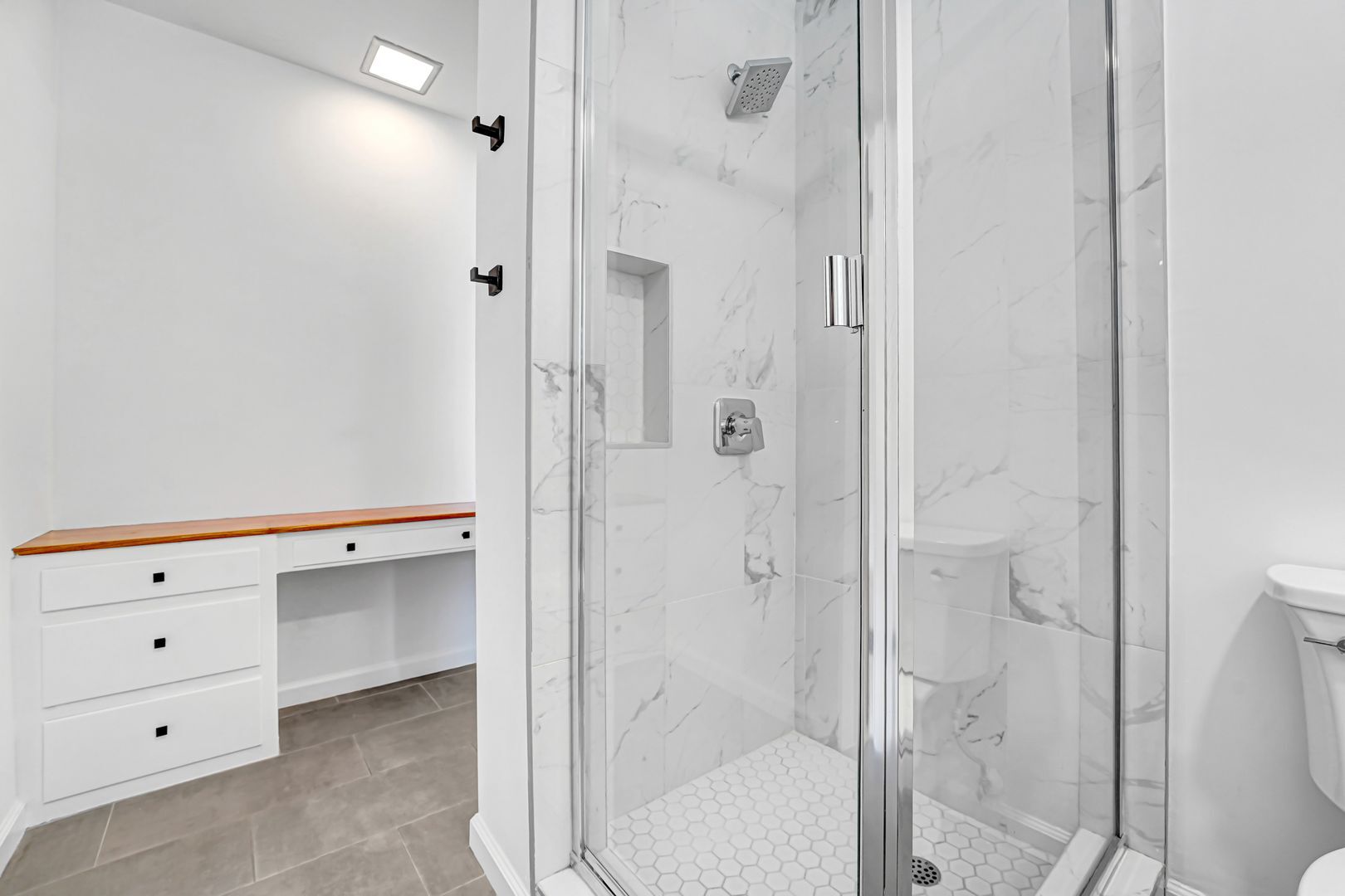 Building Photo - 555 Amalfi Dr
