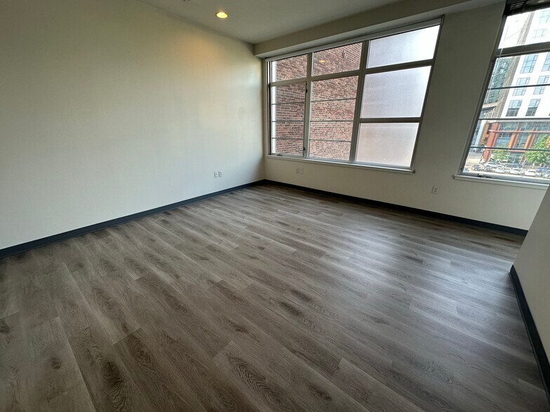 Building Photo - 211 E Berkeley St