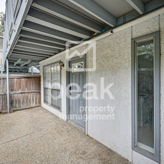 Building Photo - $1099! Updated 1-Bedroom Condo Near Pool R...