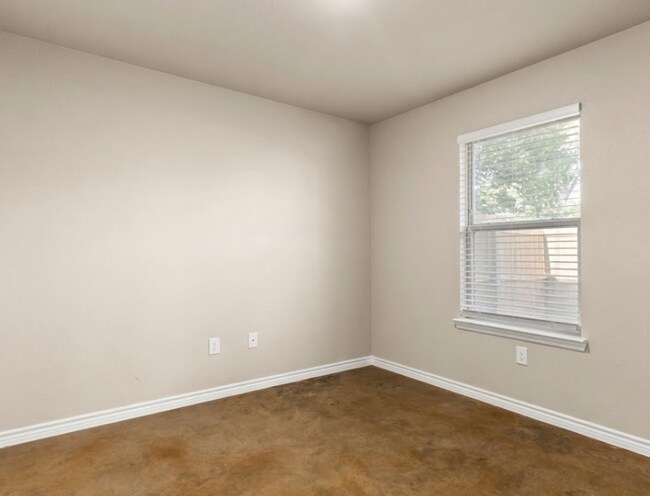 Building Photo - 1015 N 10th St