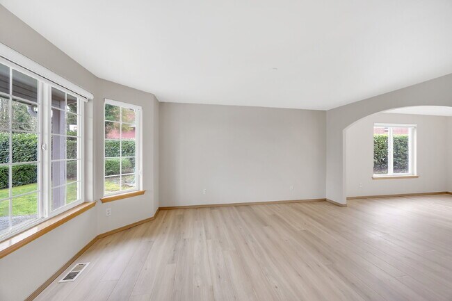 Building Photo - NO SHOWINGS AT THIS TIME~ 5 Bedrooms ( one brm is on main floor) and 4 bathrooms (2 are on main f...