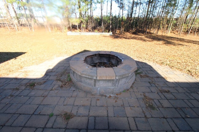 Building Photo - 305 Trillium Ln