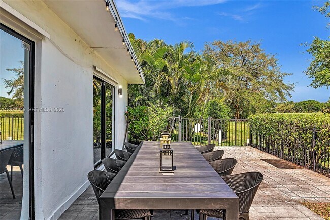 Building Photo - 5602 S Travelers Palm Ln