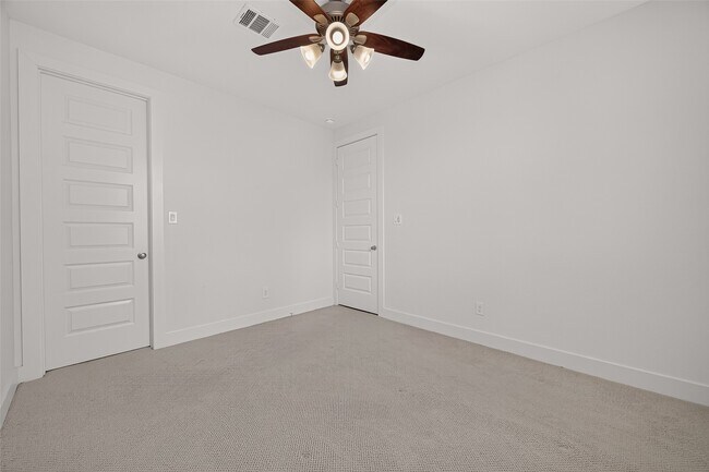 Building Photo - 25109 Pinebrook Grove Ln