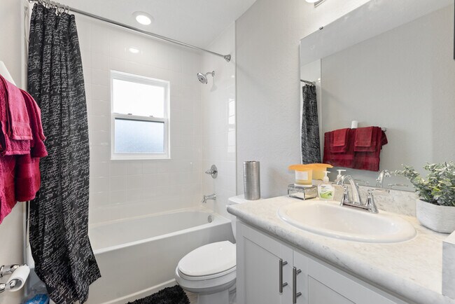 Building Photo - 2172 Desert Rose Dr