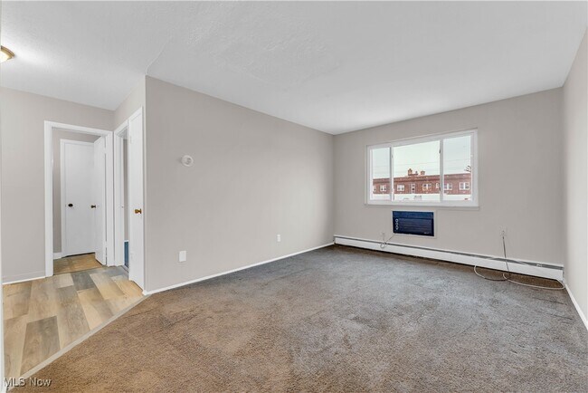 Building Photo - 1415 Wyandotte Ave